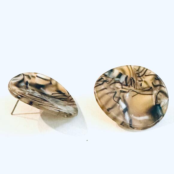 Tortoise Shell Curved Acrylic Stud Earrings - Picture 2 of 2